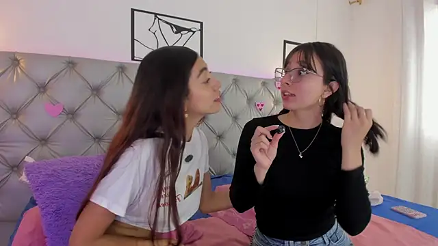 Naughty Couple83 online show from March 2026 05:34:01 PM