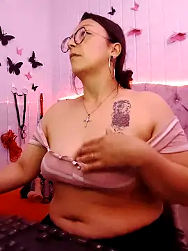 Snapshot of Susanahotsexxx chatting on November 2025 01:42:01 AM Susanahotsexxx online show from November 2025 01:42:01 AM