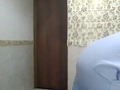 Snapshot of MiyaHottie chatting on October 2025 02:32:01 AM MiyaHottie online show from October 2025 02:32:01 AM