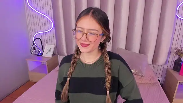 SamanthaPeachss online show from December 2025 01:35:01 PM