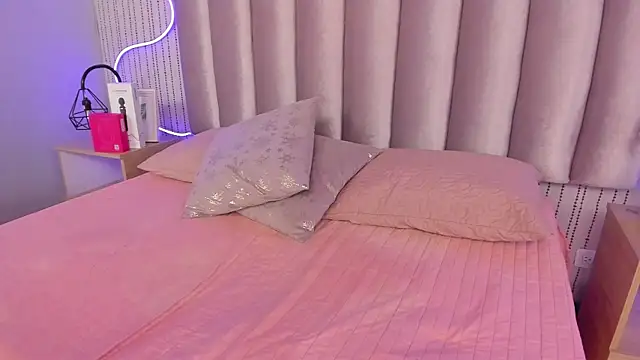 SamanthaPeachss online show from January 2026 05:27:02 PM