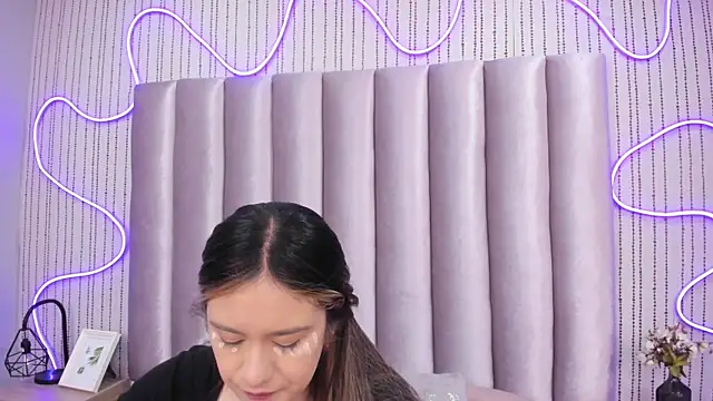 SamanthaPeachss online show from November 2025 12:05:01 PM