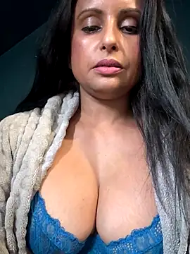 Angelaarayexx online show from October 2025 12:02:02 PM