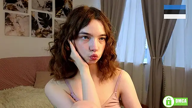 Snapshot of Evi_Brook chatting on November 2025 11:47:02 AM Evi Brook online show from November 2025 11:47:02 AM