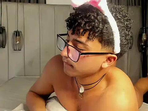 Valentin0 3 online show from November 2025 07:08:01 PM