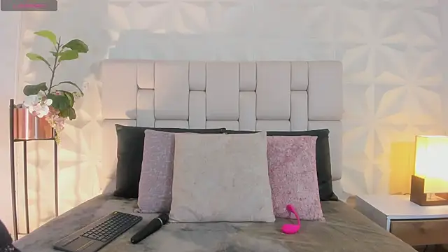 Snapshot of scarlettadams__ chatting on October 2025 12:03:01 PM scarlettadams online show from October 2025 12:03:01 PM