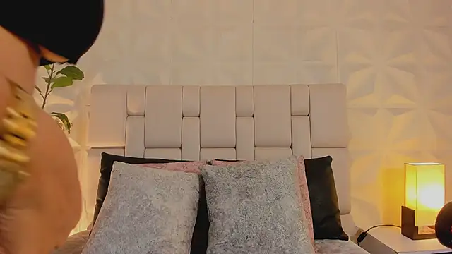 Snapshot of scarlettadams__ chatting on December 2025 12:00:02 PM scarlettadams online show from December 2025 12:00:02 PM