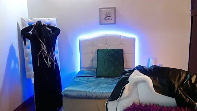 elapetitie online show from November 2025 02:49:01 AM