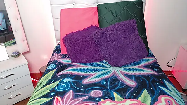 elapetitie online show from November 2025 05:44:01 AM