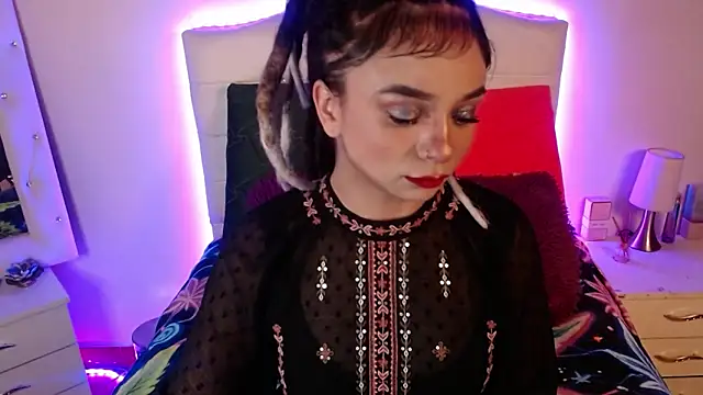 elapetitie online show from November 2025 06:51:02 AM