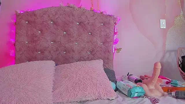 Mila grace  online show from April 2026 06:34:02 PM