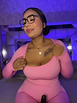 Snapshot of MaddyGray_ chatting on December 2025 07:13:01 PM MaddyGray online show from December 2025 07:13:01 PM