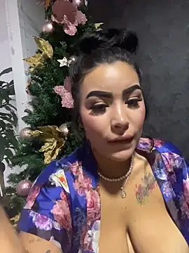 Snapshot of MaddyGray_ chatting on December 2025 07:18:01 AM MaddyGray online show from December 2025 07:18:01 AM