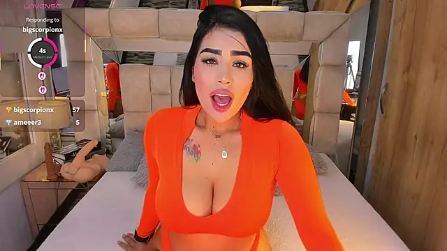 Snapshot of MaddyGray_ chatting on October 2025 07:06:01 PM MaddyGray online show from October 2025 07:06:01 PM