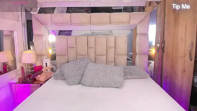 Snapshot of MaddyGray_ chatting on November 2025 06:22:02 PM MaddyGray online show from November 2025 06:22:02 PM