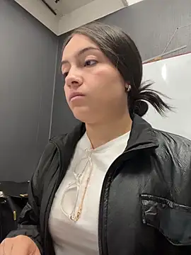 Alyha Cortes online show from February 2026 01:29:02 PM