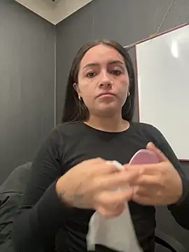 Alyha Cortes online show from February 2026 02:17:02 PM