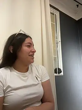 Alyha Cortes online show from October 2025 01:31:01 PM