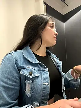 Alyha Cortes online show from November 2025 03:38:02 AM