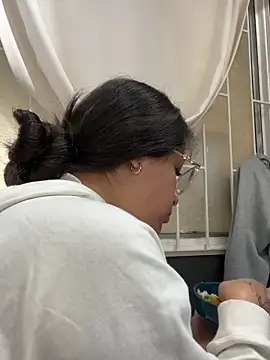 Alyha Cortes online show from November 2025 01:23:02 PM