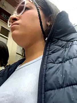 Alyha Cortes online show from November 2025 01:26:01 PM