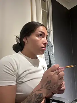 Alyha Cortes online show from December 2025 01:45:01 PM