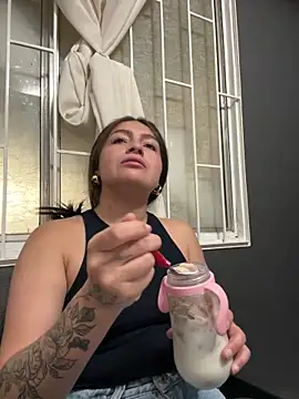 Alyha Cortes online show from December 2025 01:37:01 PM