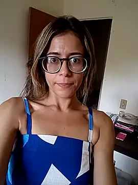 vivizinha27 online show from April 2026 05:15:01 PM