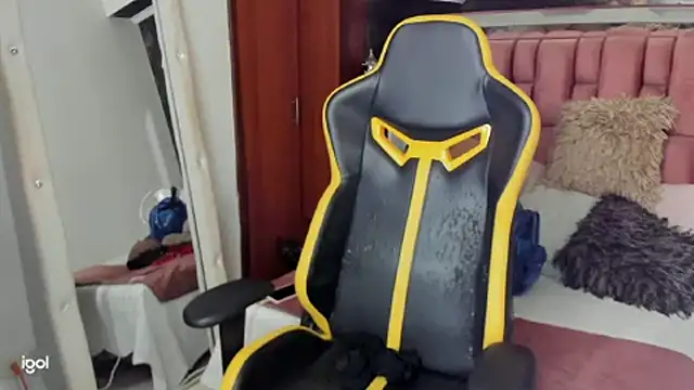 Snapshot of sara_slut21 chatting on February 2025 04:36:02 AM sara slut21 online show from February 2025 04:36:02 AM