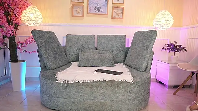 Snapshot of LoonaNyx chatting on November 2025 11:42:02 AM LoonaNyx online show from November 2025 11:42:02 AM