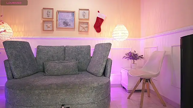 Snapshot of LoonaNyx chatting on November 2025 11:32:02 AM LoonaNyx online show from November 2025 11:32:02 AM