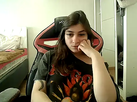 Snapshot of Becca_B chatting on October 2025 07:48:02 PM Becca B online show from October 2025 07:48:02 PM