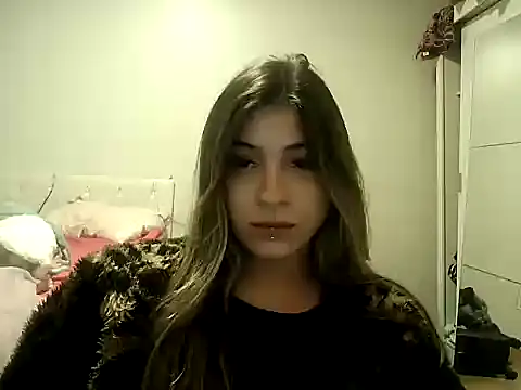 Snapshot of Becca_B chatting on May 2026 10:18:01 PM Becca B online show from May 2026 10:18:01 PM
