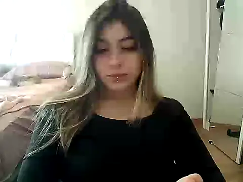 Snapshot of Becca_B chatting on May 2026 06:44:02 PM Becca B online show from May 2026 06:44:02 PM