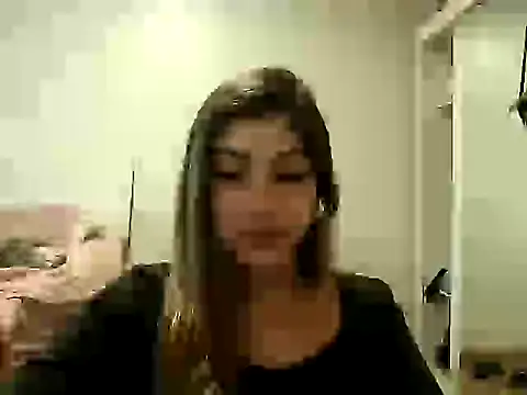 Snapshot of Becca_B chatting on April 2026 08:10:01 PM Becca B online show from April 2026 08:10:01 PM