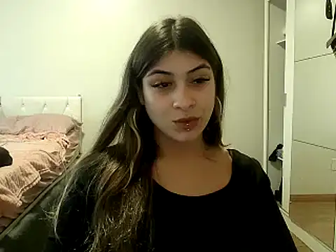 Snapshot of Becca_B chatting on April 2026 08:04:02 PM Becca B online show from April 2026 08:04:02 PM