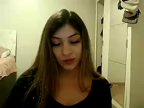 Snapshot of Becca_B chatting on April 2026 02:16:02 AM Becca B online show from April 2026 02:16:02 AM
