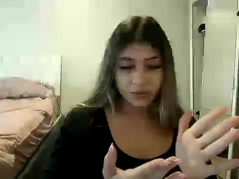 Snapshot of Becca_B chatting on May 2026 04:10:01 PM Becca B online show from May 2026 04:10:01 PM