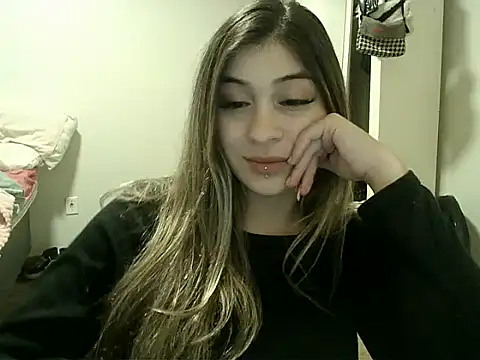 Snapshot of Becca_B chatting on May 2026 07:29:05 AM Becca B online show from May 2026 07:29:05 AM