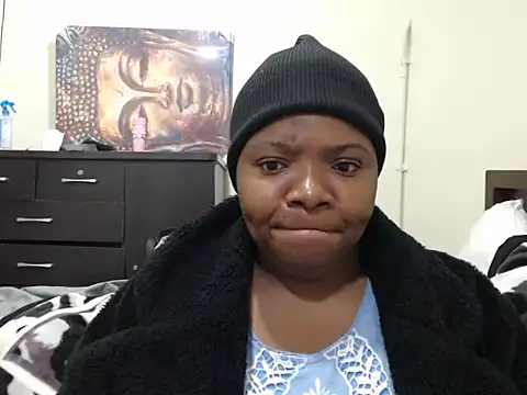 Snapshot of VoluptuousXX5 chatting on November 2025 07:47:02 AM VoluptuousXX5 online show from November 2025 07:47:02 AM