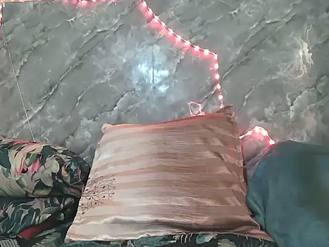 ZARIA-VIXEN online show from December 2025 11:45:01 AM