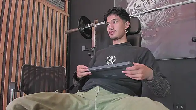 Snapshot of DimitriDeluxe chatting on November 2025 07:39:01 PM DimitriDeluxe online show from November 2025 07:39:01 PM