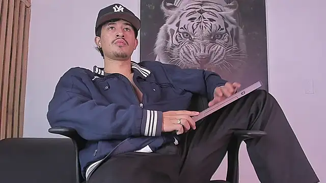 Snapshot of DimitriDeluxe chatting on October 2025 08:09:02 PM DimitriDeluxe online show from October 2025 08:09:02 PM