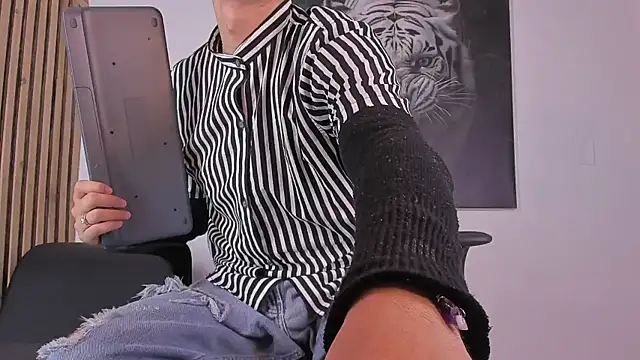 Snapshot of DimitriDeluxe chatting on October 2025 08:02:01 PM DimitriDeluxe online show from October 2025 08:02:01 PM