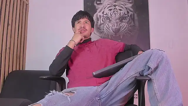 Snapshot of DimitriDeluxe chatting on October 2025 08:20:02 PM DimitriDeluxe online show from October 2025 08:20:02 PM