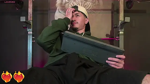 Snapshot of DimitriDeluxe chatting on November 2025 12:39:01 AM DimitriDeluxe online show from November 2025 12:39:01 AM