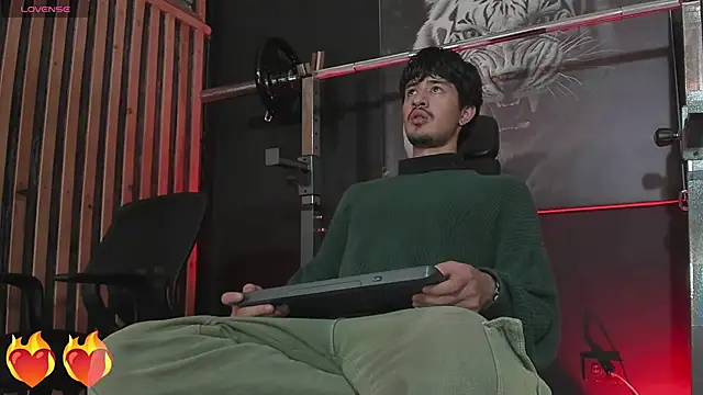 Snapshot of DimitriDeluxe chatting on October 2025 07:36:01 PM DimitriDeluxe online show from October 2025 07:36:01 PM