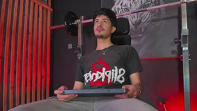 Snapshot of DimitriDeluxe chatting on November 2025 07:19:01 PM DimitriDeluxe online show from November 2025 07:19:01 PM