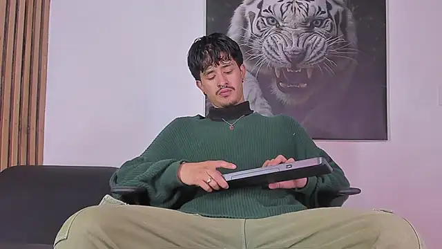 Snapshot of DimitriDeluxe chatting on September 2025 07:53:01 PM DimitriDeluxe online show from September 2025 07:53:01 PM