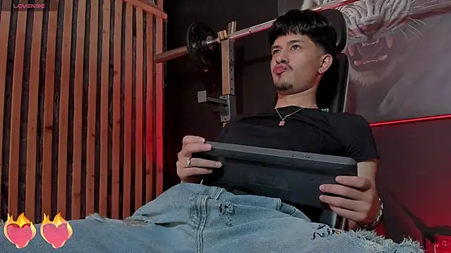 Snapshot of DimitriDeluxe chatting on October 2025 07:55:02 PM DimitriDeluxe online show from October 2025 07:55:02 PM